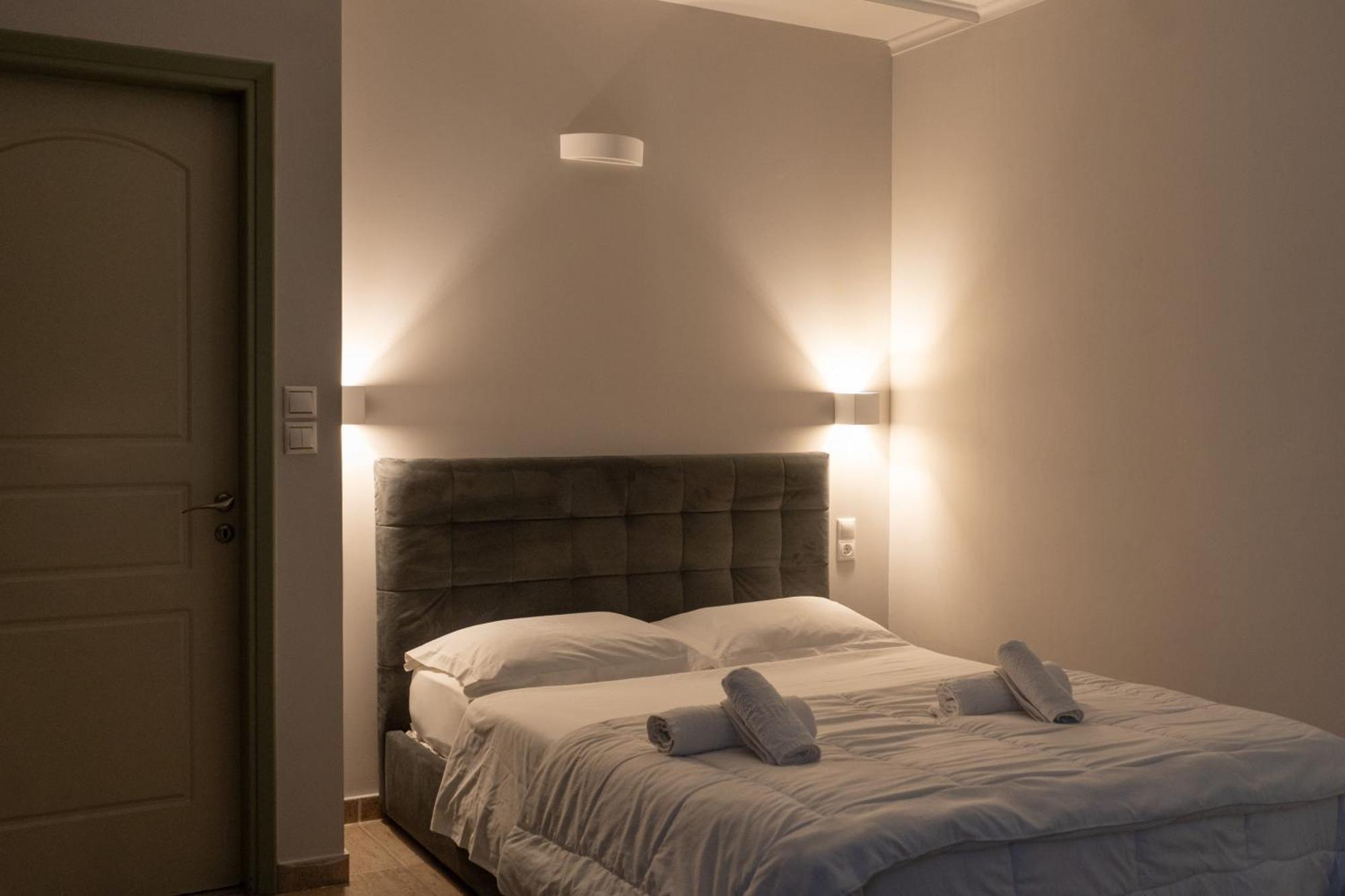Central Studio - Fully Equiped. Ideal For Couples Patras Buitenkant foto