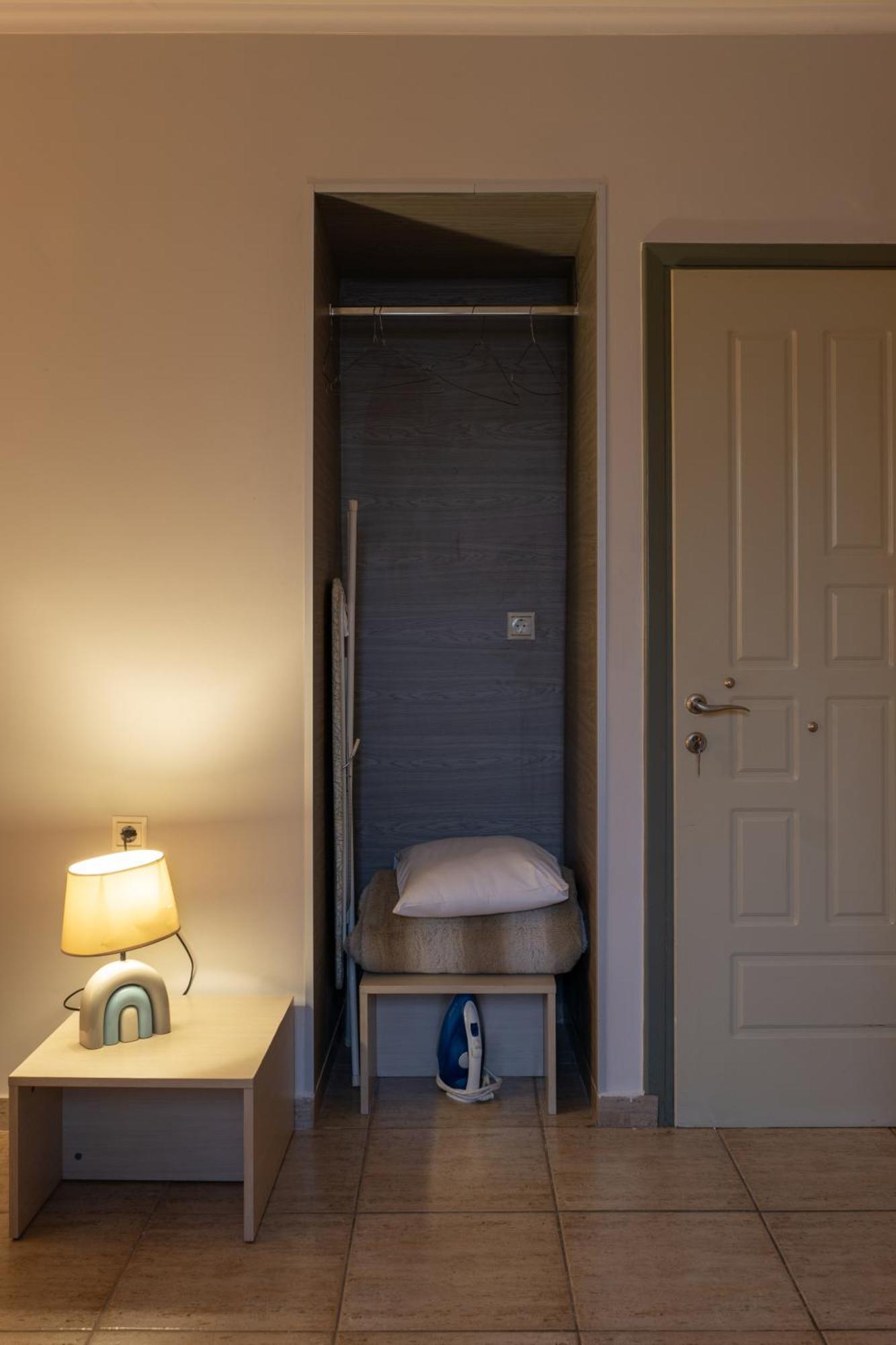 Central Studio - Fully Equiped. Ideal For Couples Patras Buitenkant foto