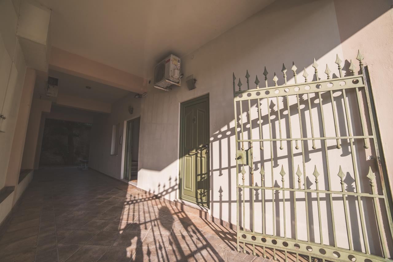 Central Studio - Fully Equiped. Ideal For Couples Patras Buitenkant foto